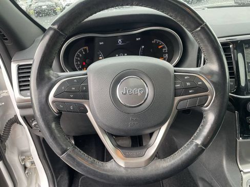 Used 2019 Jeep Grand Cherokee Altitude AWD/4WD image 16