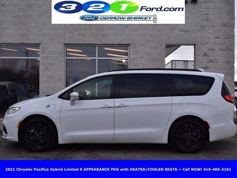 Used 2021 Chrysler Pacifica Limited w/ S Appearance Package FWD image 2