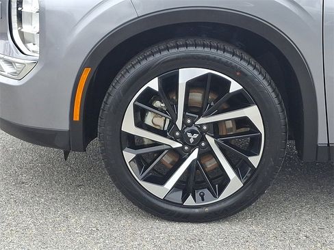 Used 2024 Mitsubishi Outlander SE image 10