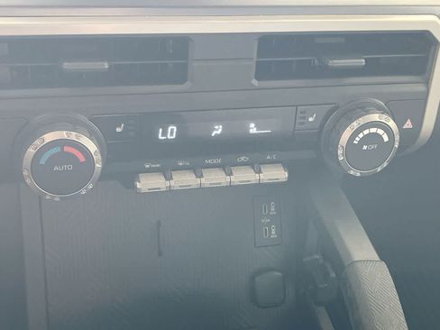 Used 2025 Toyota Tacoma TRD Off-Road AWD/4WD image 19