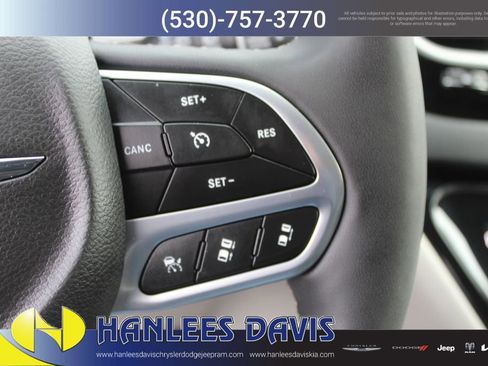 Used 2024 Chrysler Pacifica Touring-L FWD image 32