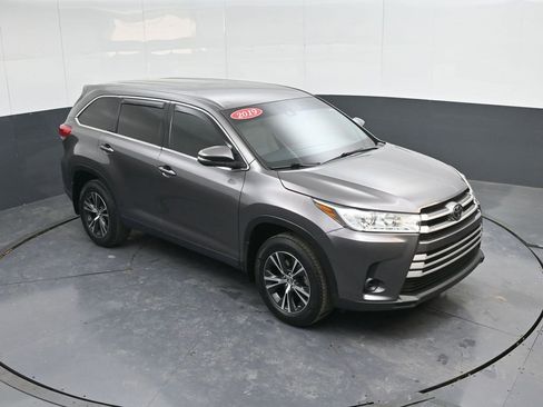 Used 2019 Toyota Highlander LE image 41