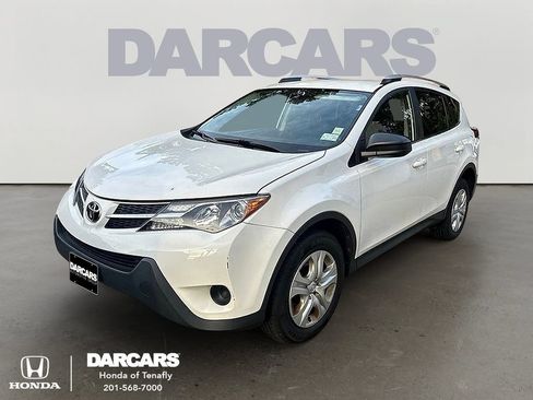 Used 2015 Toyota RAV4 LE AWD/4WD image 1