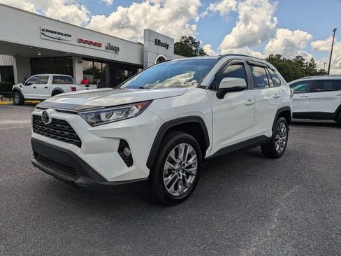 Used 2019 Toyota RAV4 XLE Premium FWD image 8