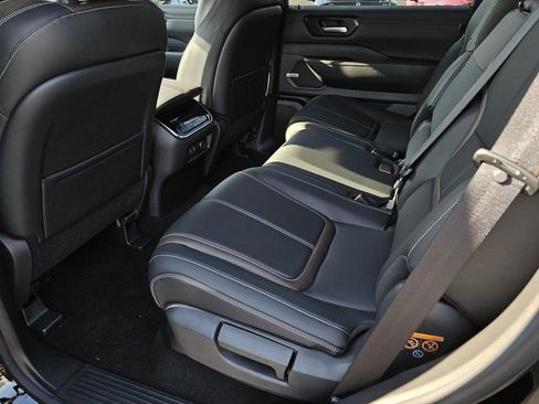 New 2026 Nissan Armada SL image 10