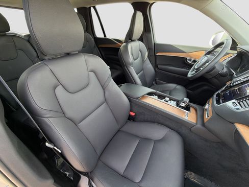 Used 2023 Volvo XC90 B6 Plus image 15