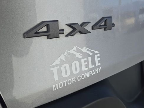 Used 2018 Jeep Cherokee Trailhawk w/ Cold Weather Group image 11