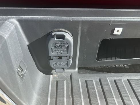 Used 2018 GMC Sierra 1500 SLT w/ SLT Premium Package image 11