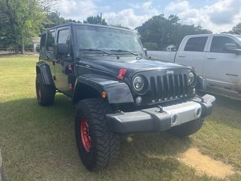 Used 2014 Jeep Wrangler Unlimited Sahara AWD/4WD image 3