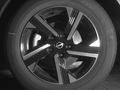 Used 2025 Nissan Sentra SV FWD image 15