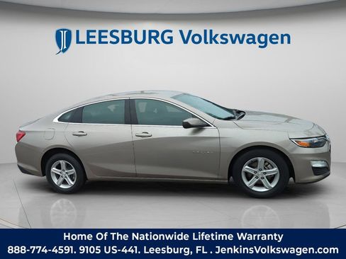 Used 2024 Chevrolet Malibu LT image 2