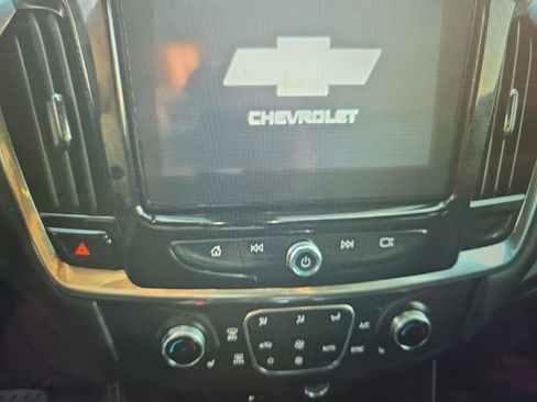 Used 2023 Chevrolet Traverse LT image 9
