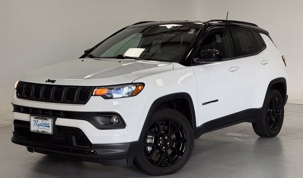 Used 2023 Jeep Compass Latitude AWD/4WD image 1