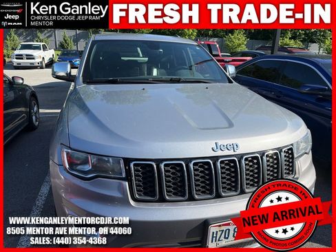 Used 2017 Jeep Grand Cherokee Limited AWD/4WD image 2