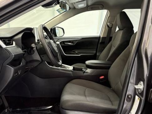 Used 2025 Toyota RAV4 XLE FWD image 12