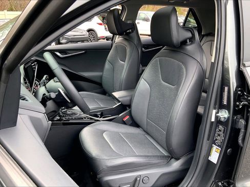 Used 2023 Kia Niro SX image 27