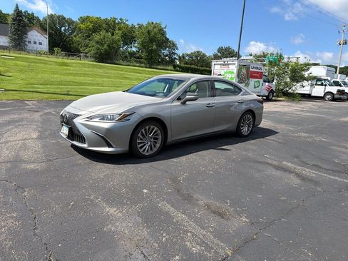 Used 2019 Lexus ES 350 w/ Accessory Package 2 FWD image 3