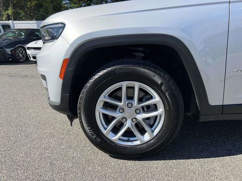 Used 2025 Jeep Grand Cherokee L Laredo image 12