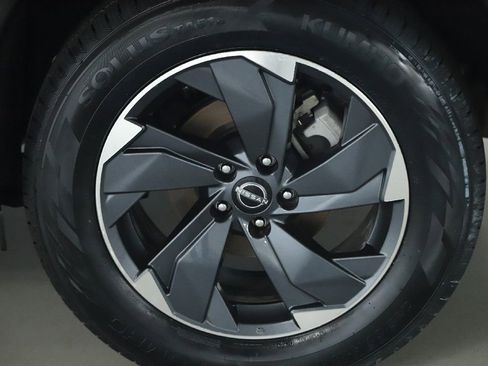 Used 2025 Nissan Rogue SV FWD image 39