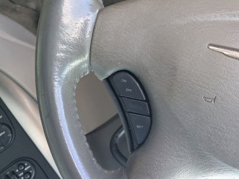 Used 2005 Chrysler Town & Country Touring w/ Luxury Group image 15