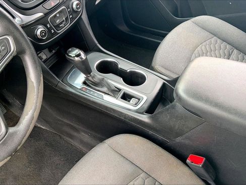 Used 2018 Chevrolet Equinox LT image 16