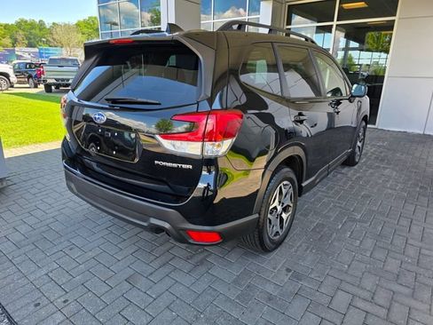 Used 2022 Subaru Forester Premium AWD/4WD image 4