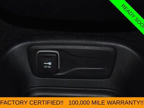 Certified 2025 Chrysler Pacifica Select FWD image 34