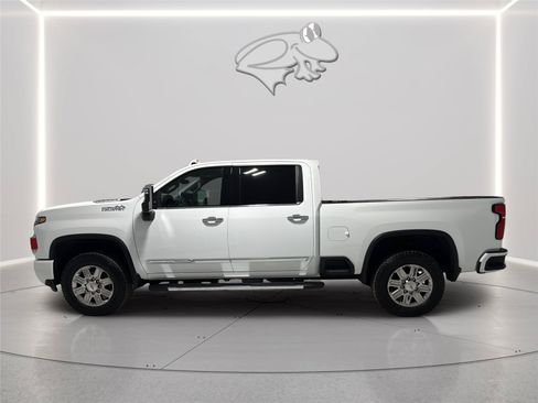 Used 2026 Chevrolet Silverado 2500 High Country w/ Technology Package AWD/4WD image 2