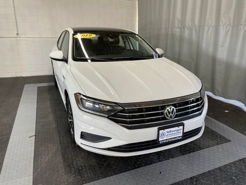 Used 2019 Volkswagen Jetta SEL FWD image 2