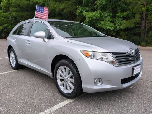 Used 2010 Toyota Venza FWD image 2