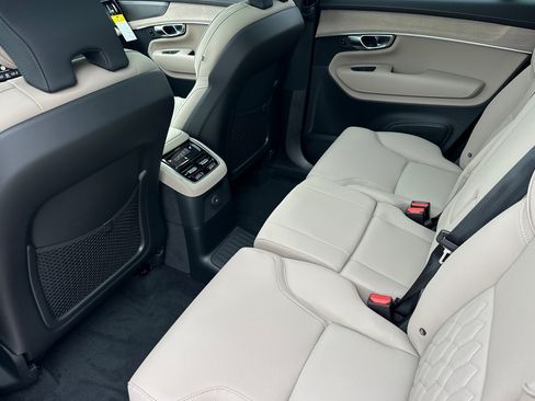 New 2026 Volvo XC90 T8 Plus w/ Protection Package Premier AWD/4WD image 9