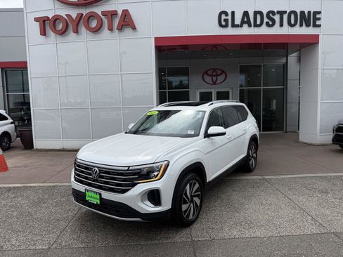 Used 2025 Volkswagen Atlas SEL AWD/4WD image 1