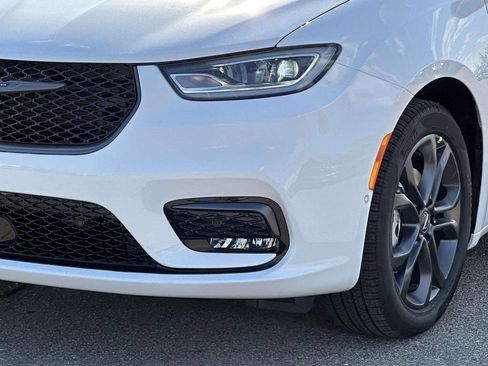 New 2026 Chrysler Pacifica Select image 4