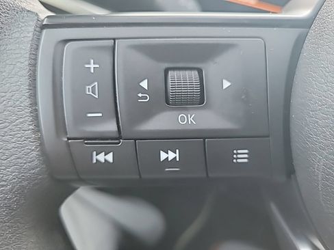 Used 2025 Nissan Kicks SV AWD/4WD image 16