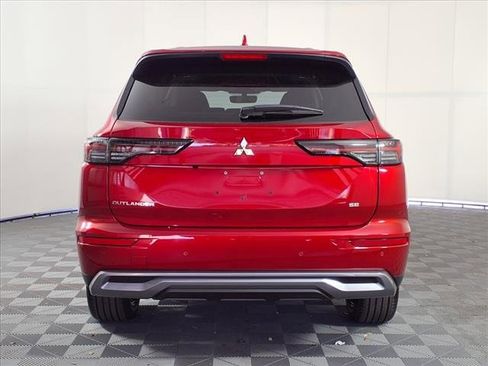 New 2025 Mitsubishi Outlander SE image 6
