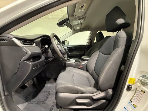 Used 2021 Toyota RAV4 LE AWD/4WD image 13