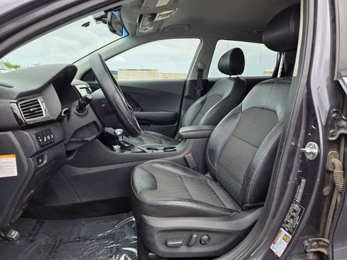 Used 2018 Kia Niro EX w/ Option Group 020 FWD image 13