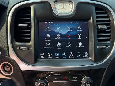 Used 2018 Chrysler 300 Limited AWD/4WD image 22