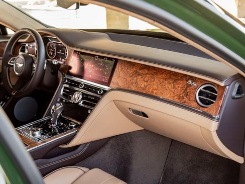 Used 2022 Bentley Flying Spur Plug-In Hybrid image 31