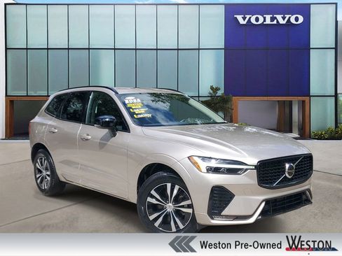 Certified 2025 Volvo XC60 B5 Core AWD/4WD image 1
