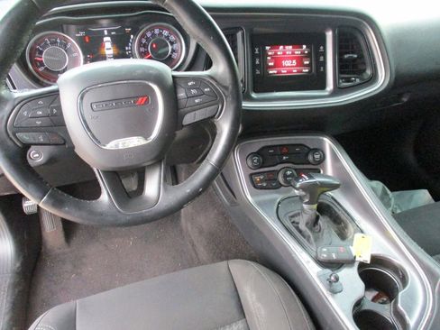 Used 2016 Dodge Challenger SXT image 22