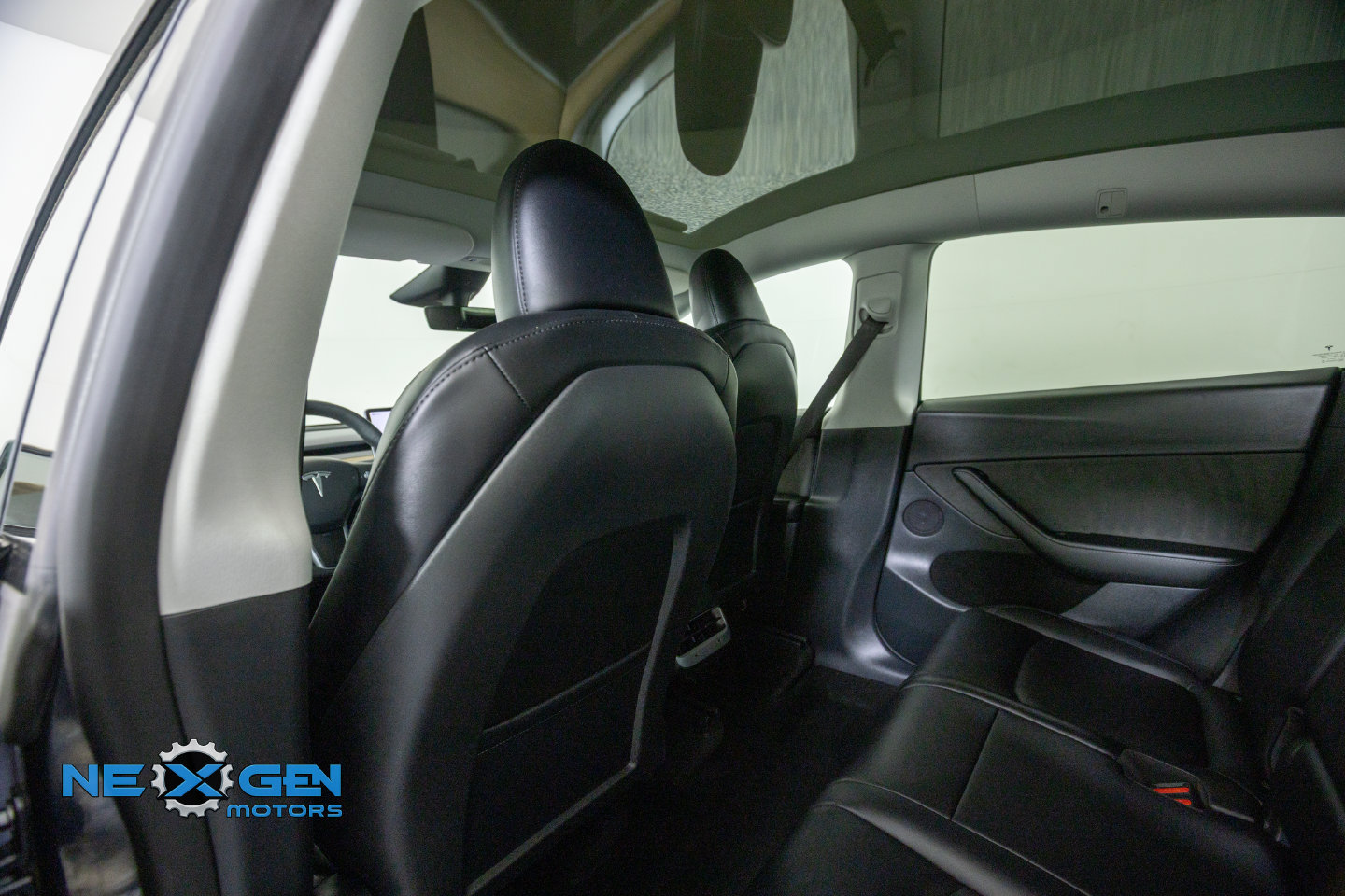 Used 2024 Tesla Model Y Long Range AWD/4WD image 26