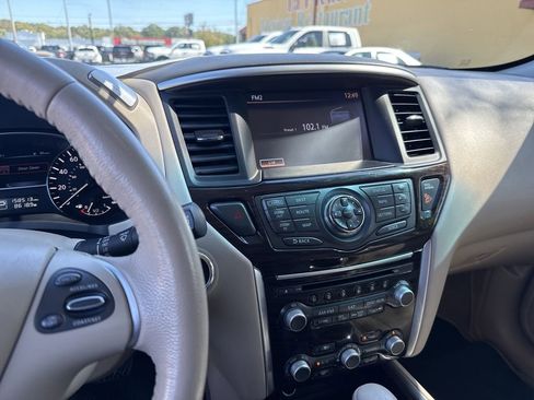 Used 2015 Nissan Pathfinder Platinum w/ Family Entertainment Package image 29