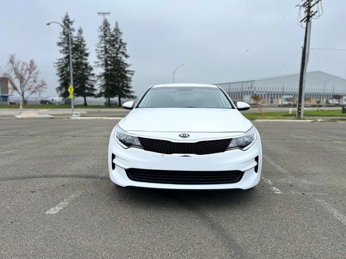 Used 2018 Kia Optima LX w/ Convenience Package image 2
