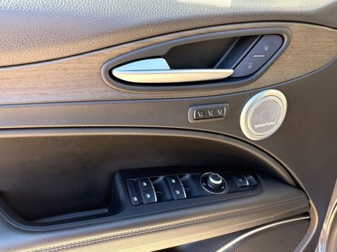 Used 2019 Alfa Romeo Stelvio Ti image 13