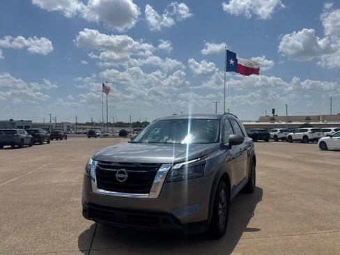 Used 2025 Nissan Pathfinder SV FWD image 6