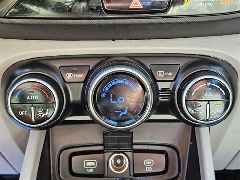 Used 2023 Hyundai Venue SEL image 23