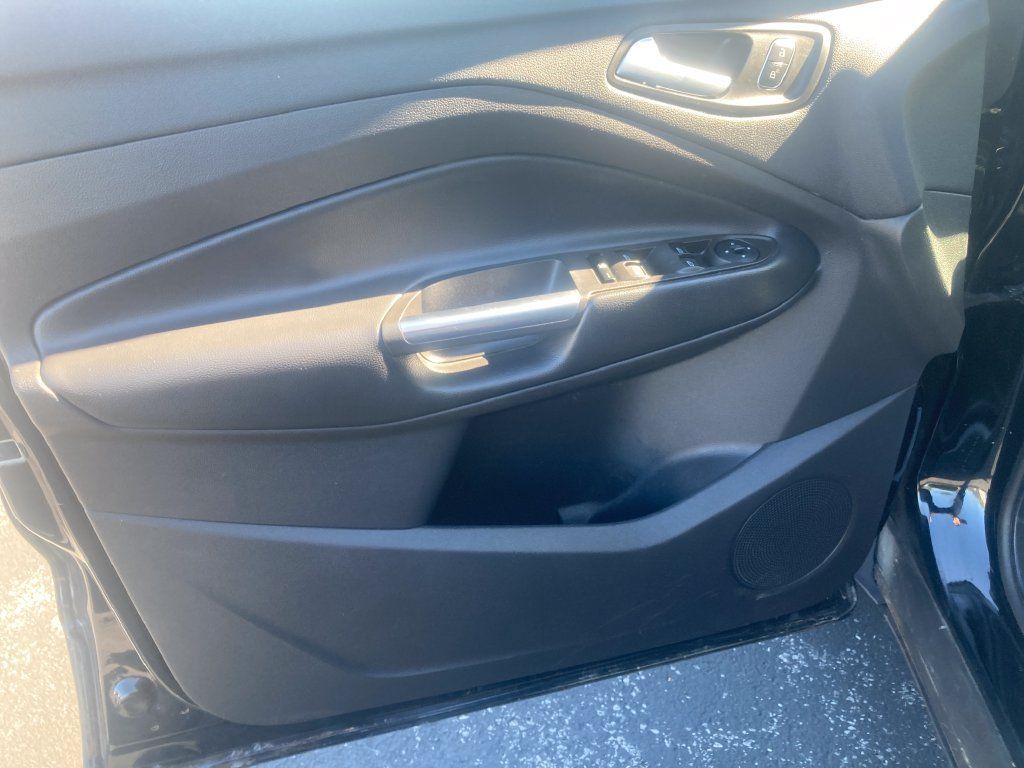Used 2018 Ford Escape SE w/ SE Sync 3 Package AWD/4WD image 13