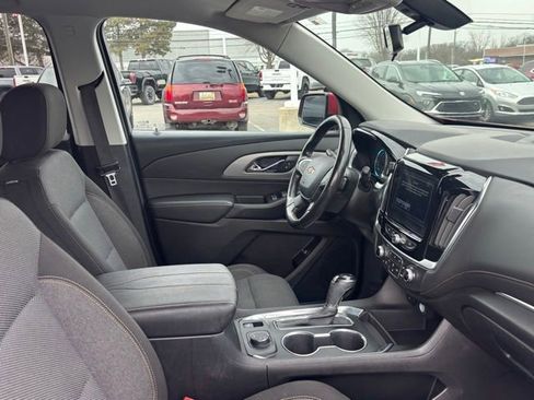 Used 2019 Chevrolet Traverse LT w/ LPO, Floor Liner Package AWD/4WD image 14