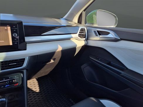 New 2025 Volkswagen Taos SEL image 20